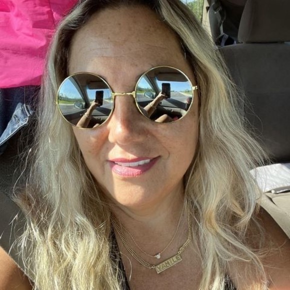 Meet your Posher, Yamile - Picture 1 of 1